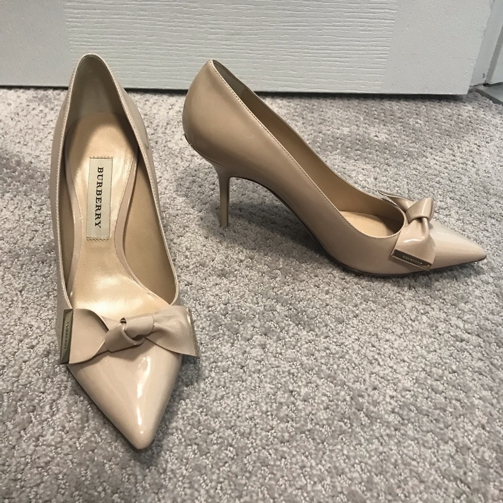 New Burberry patent leather heels size 8.5